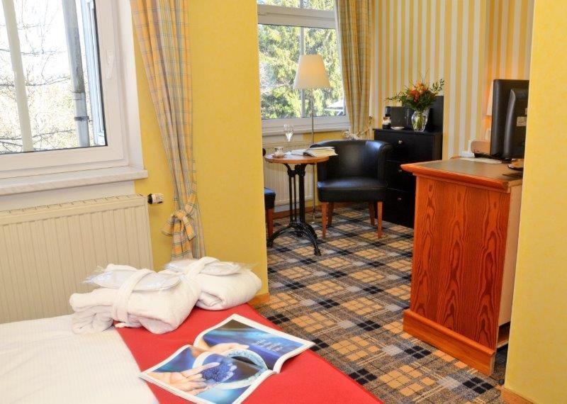 Hotel Schieferhof - Glaslust Neuhaus am Rennweg Esterno foto