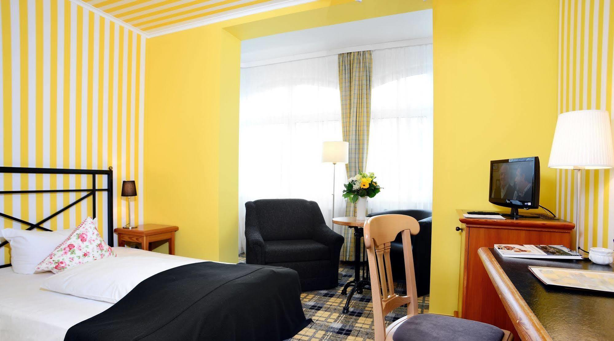 Hotel Schieferhof - Glaslust Neuhaus am Rennweg Esterno foto